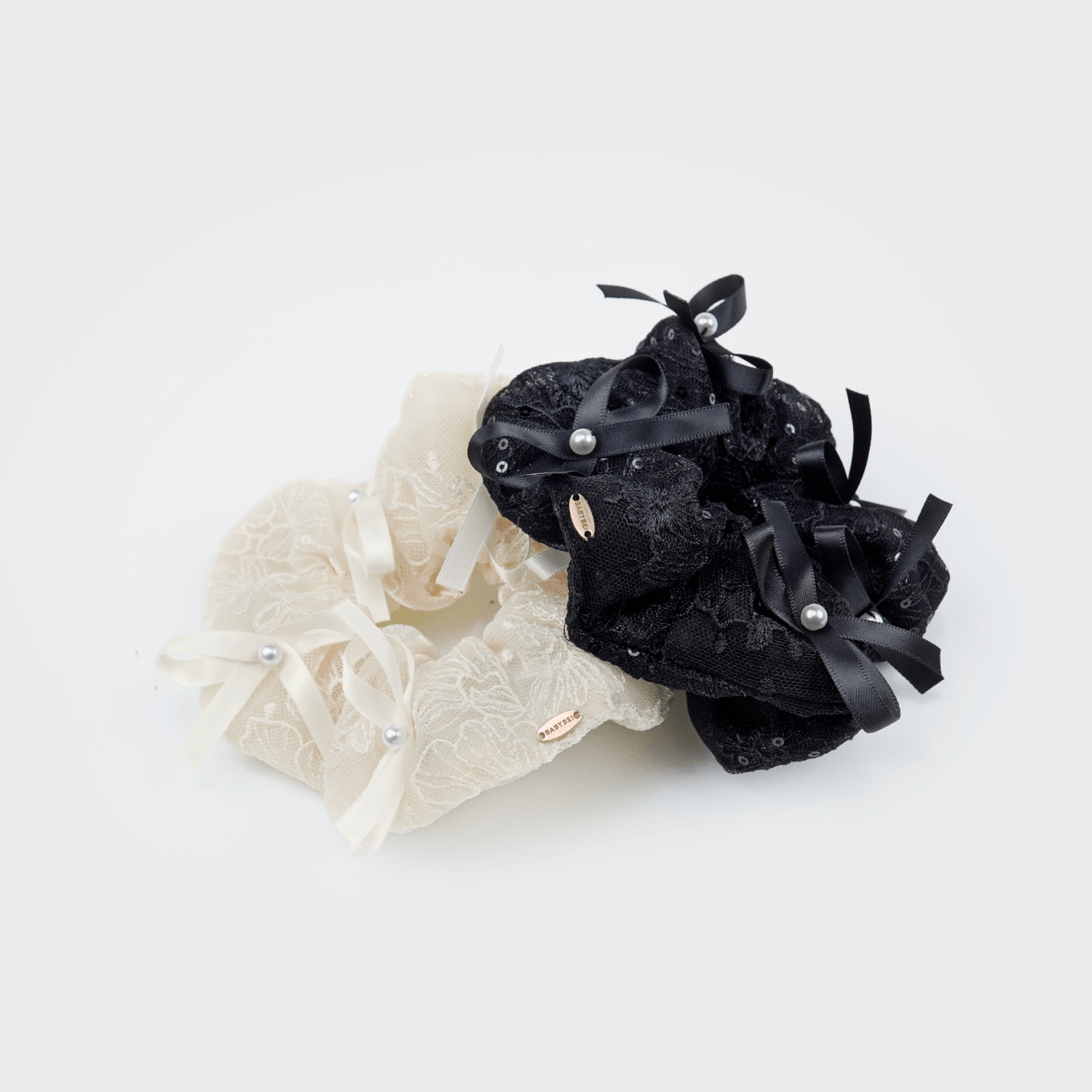 Embroidered Pearl Large Scrunchie (5 Bows & 5 Beads)